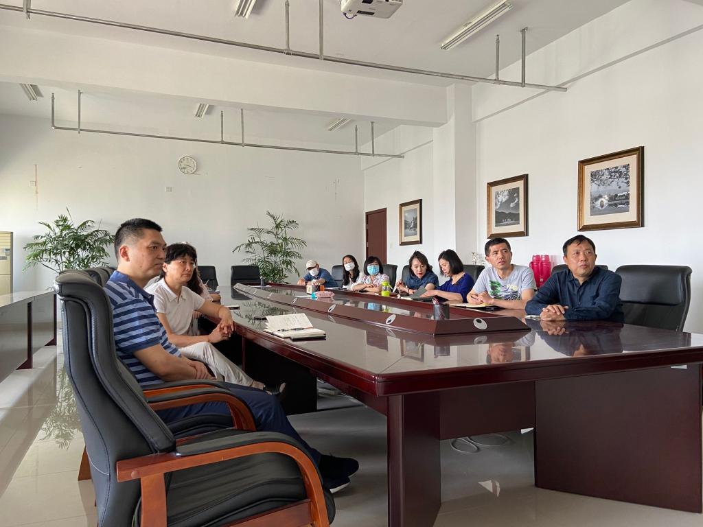 国产自拍党员干部正在收看开幕式盛况 国产自拍党员干部正在收看开幕式盛况